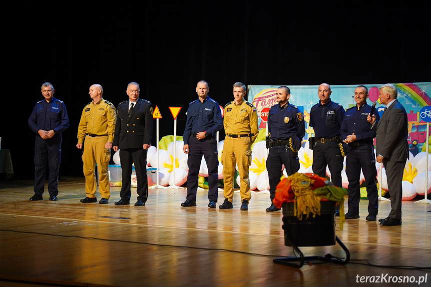 Odblaski i edukacja. Wspólna inicjatywa miasta i służb na rzecz bezpieczeństwa uczniów
