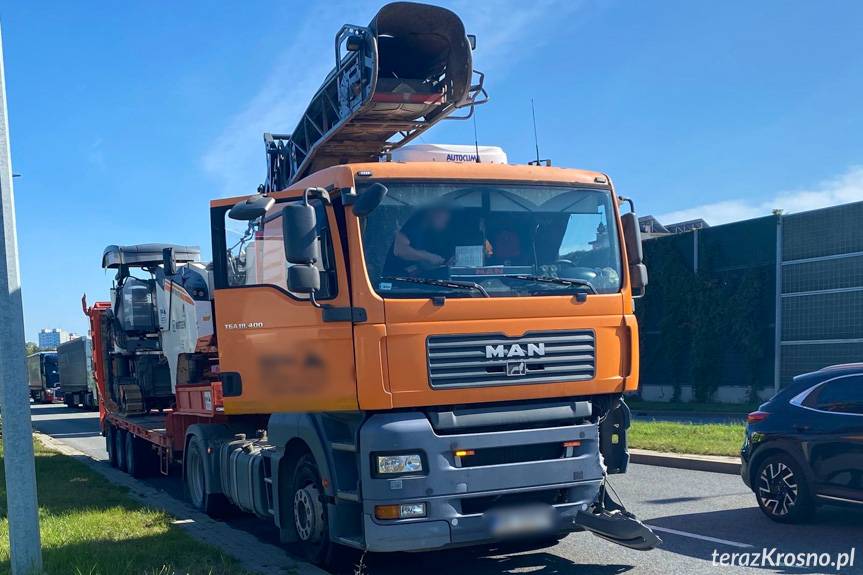 Krosno. Zderzenie osobówki z samochodem ciężarowym