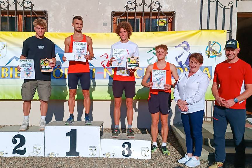 Biegacze zmierzyli się z górą Cergowa