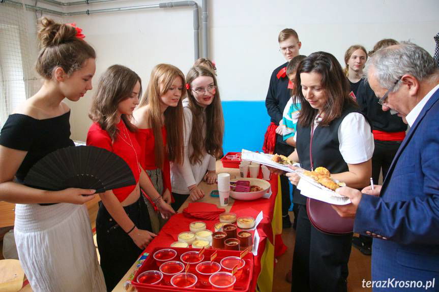 Dzień Języków Obcych w Koperniku: wesoło, kulinarnie, tanecznie [ZDJĘCIA]