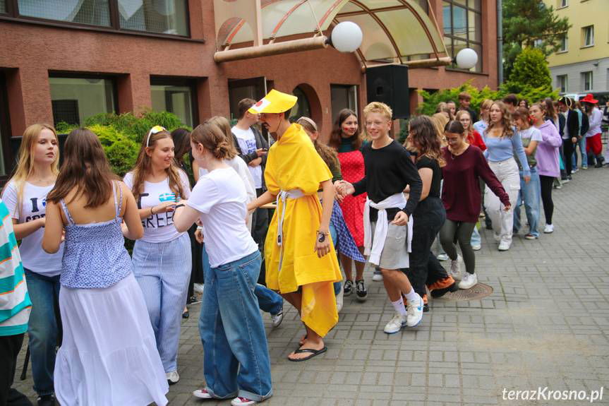 Dzień Języków Obcych w Koperniku: wesoło, kulinarnie, tanecznie [ZDJĘCIA]