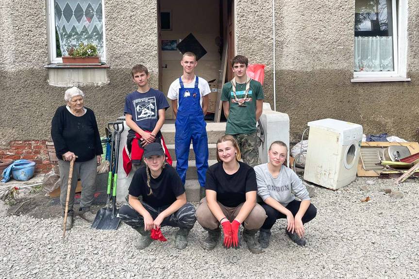 Harcerze z Krosna nieśli pomoc powodzianom