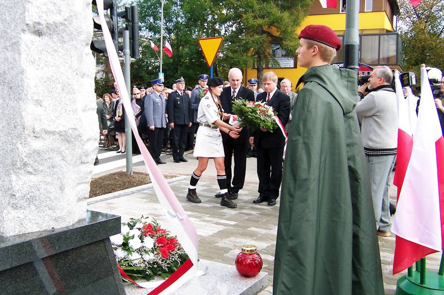 W hołdzie żołnierzom AK. Odsłonięcie pomnika w 2004 roku [ZDJĘCIA]