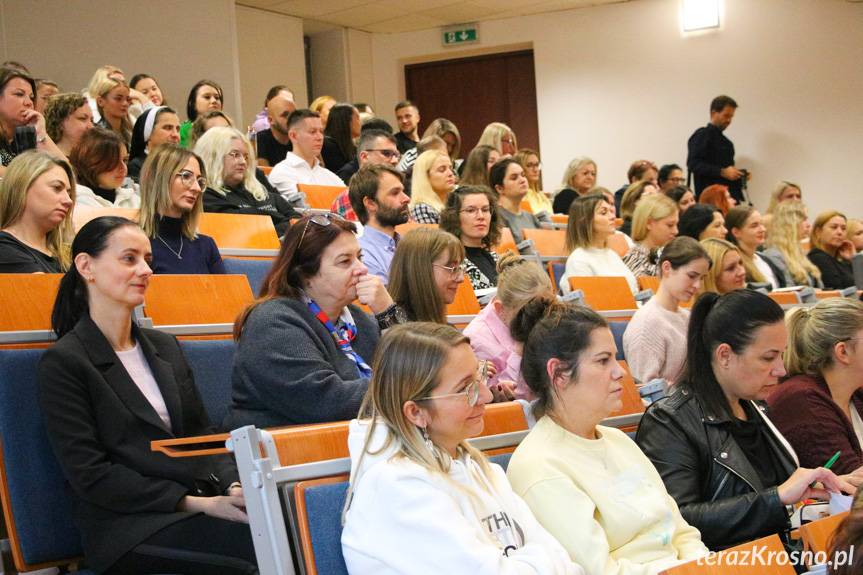 Zdrowie psychiczne dzieci i młodzieży: niepokojące dane. Konferencja w PANS w Krośnie