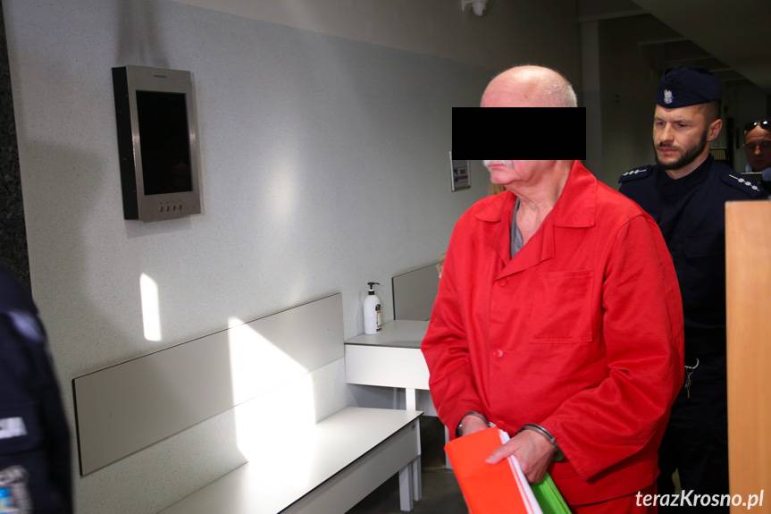 Zbrodnie w Bieszczadach. Proces byłego milicjanta i policjanta w sądzie w Krośnie [ZDJĘCIA]