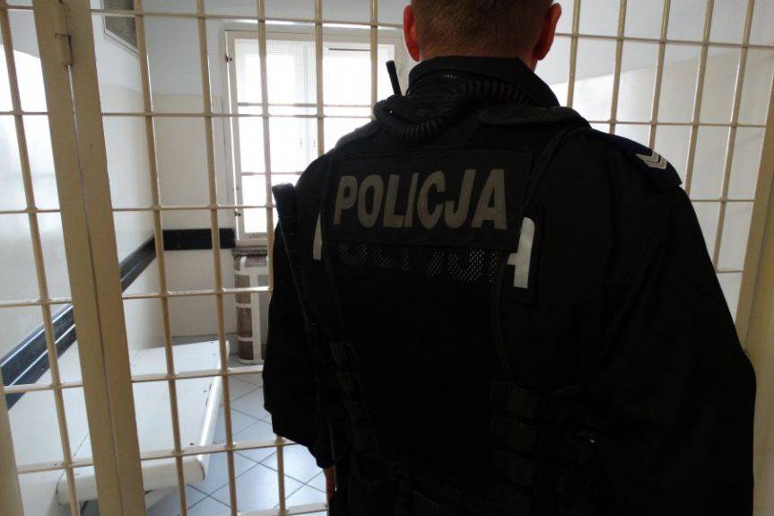 63-latek z dozorem Policji