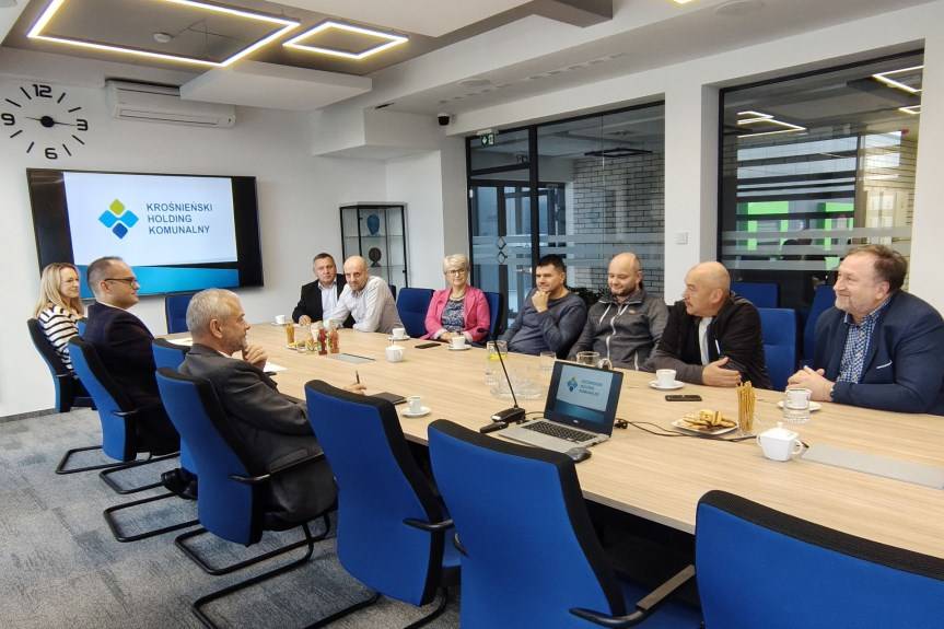 Współpraca Krośnieńskiego Holdingu Komunalnego i "Elektryka". Z teorii do praktyki