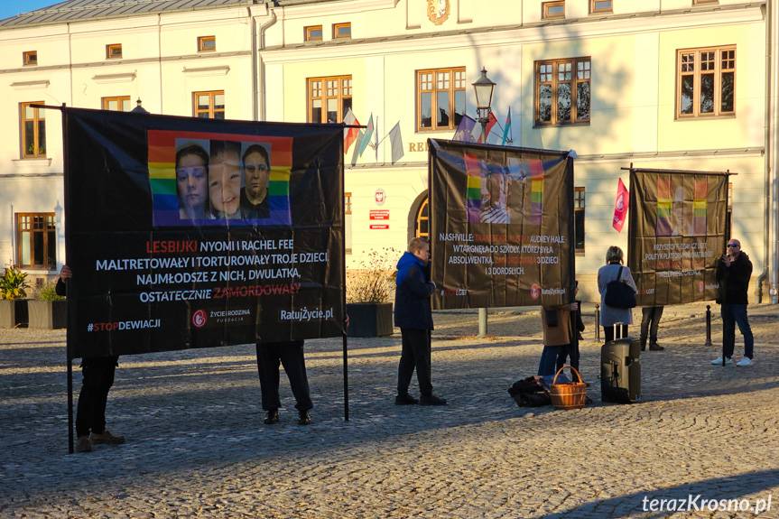 Tęczowy Piątek w CAM. Kontrowersyjna pikieta o LGBT w Krośnie