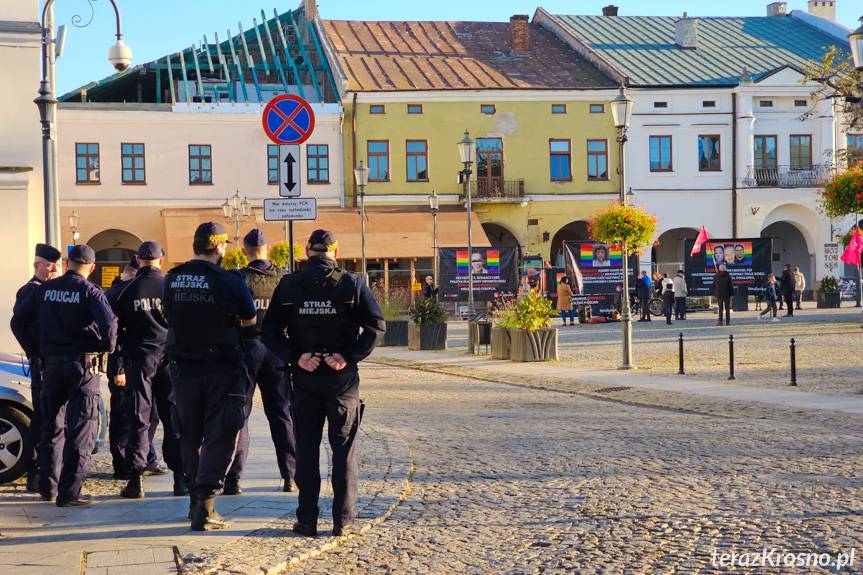 Tęczowy Piątek w CAM. Kontrowersyjna pikieta o LGBT w Krośnie