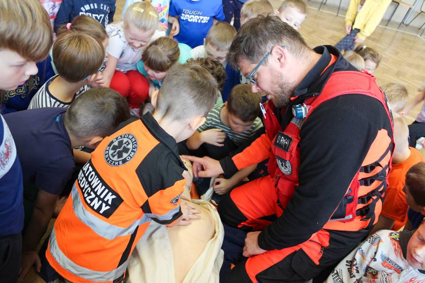 SP w Dukli dba o bezpieczeństwo. Uczniowie zostali przeszkoleni z pierwszej pomocy