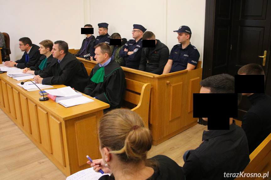 Trzej oskarżeni opuścili areszt tymczasowy