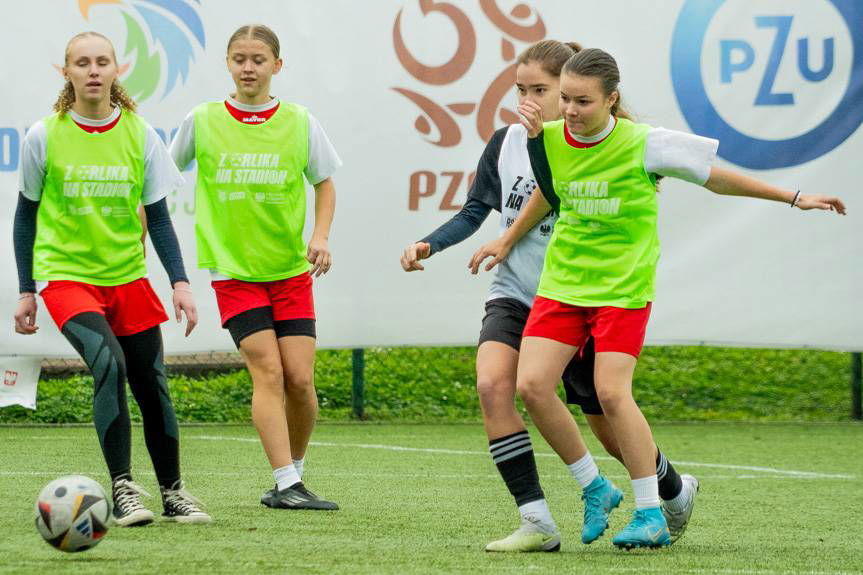 Dziewczęta z Rogów w czołówce wojewódzkiego turnieju