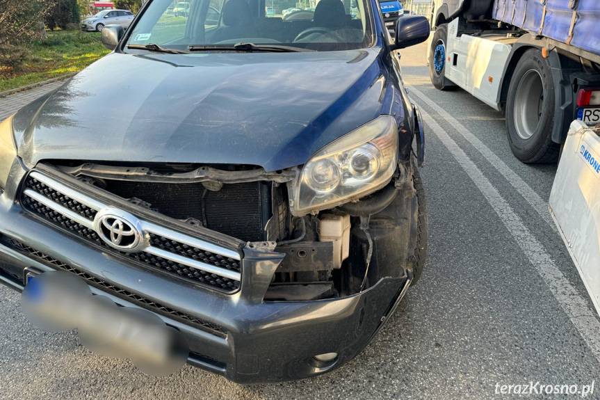 Kolizja na łuku drogi