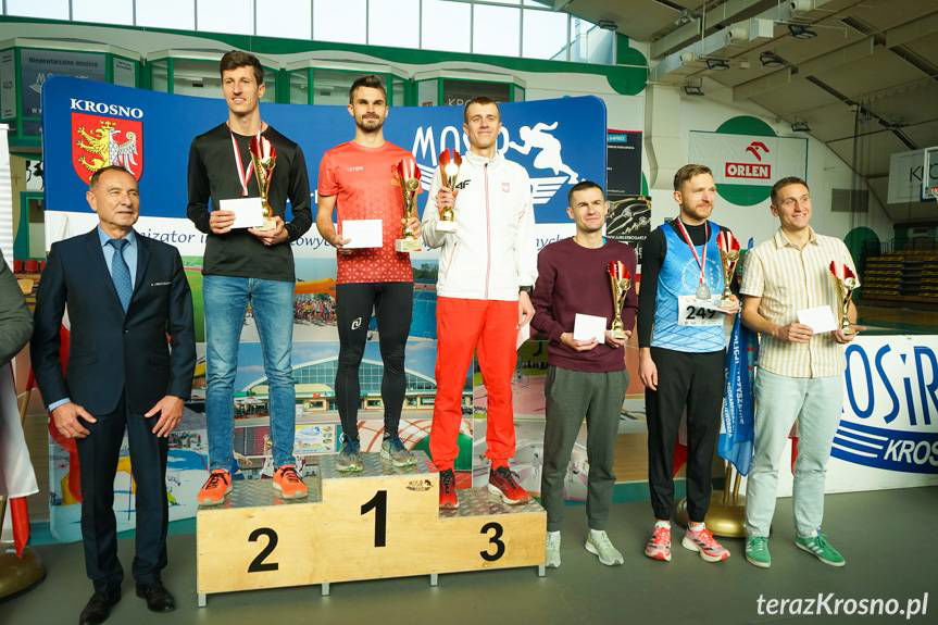 Krośnieński Bieg Niepodległości: Dekoracja zwycięzców i emocje na mecie [ZDJĘCIA]