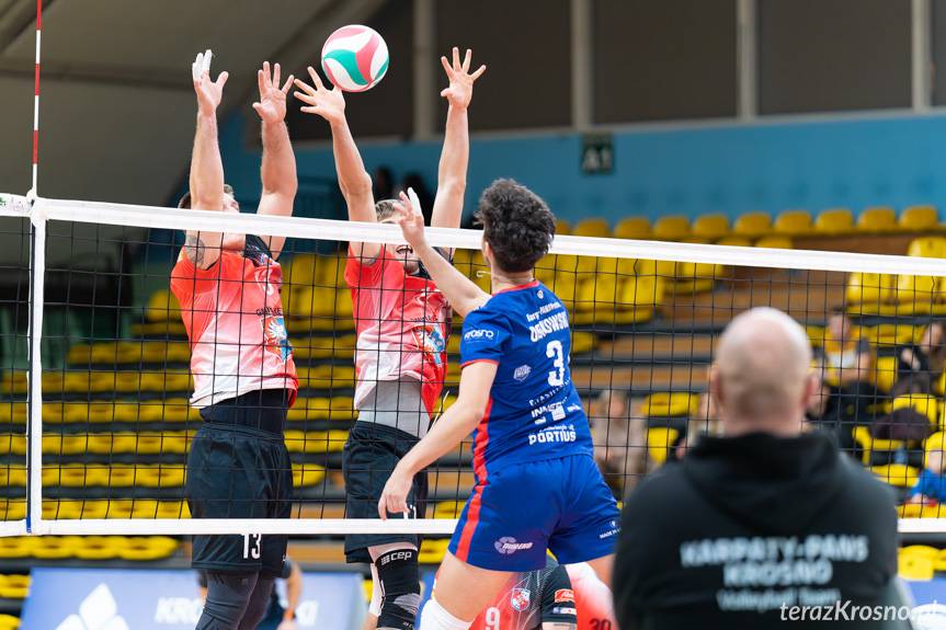 Karpaty PANS Krosno w thrillerze siatkarskim. Zwycięstwo 3:2 nad UMKS Kęczanin Kęty [ZDJĘCIA]