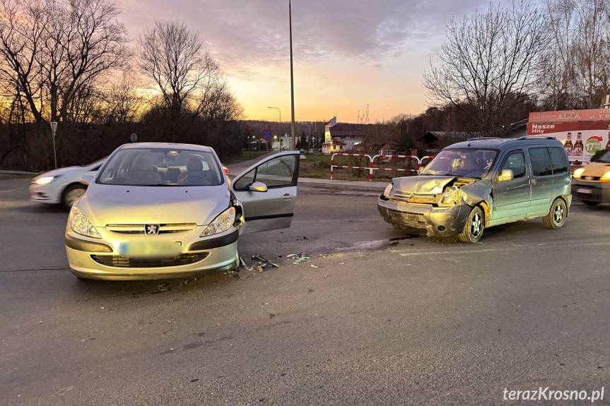 Zderzenie dwóch samochodów w Jedliczu