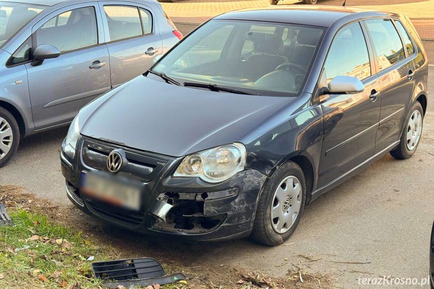 Kolizja na Popiełuszki, rozbite dwa samochody