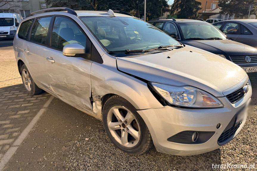 Kolizja na Popiełuszki, rozbite dwa samochody