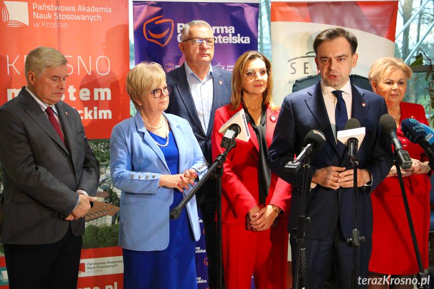 Finansowanie samorządów po nowemu. Minister finansów z wizytą w Krośnie [ZDJĘCIA]