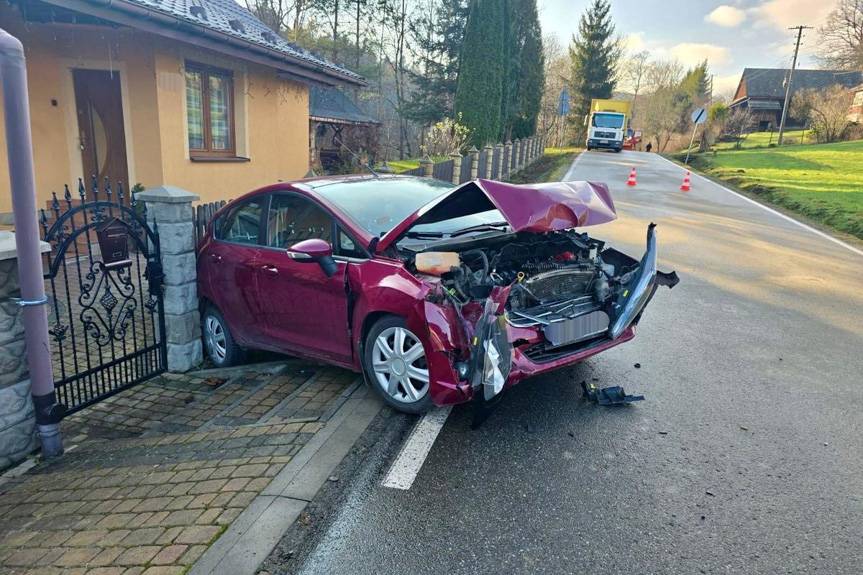 Wypadek w Warze. Trzy osoby w szpitalu