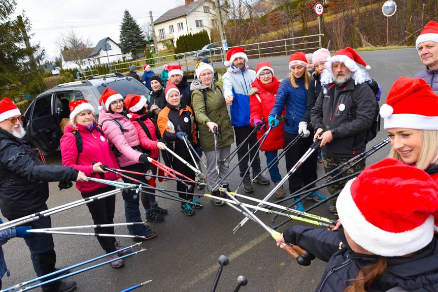 Lubatowa. Mikołajkowy rajd nordic walking z mistrzynią świata [ZDJĘCIA]