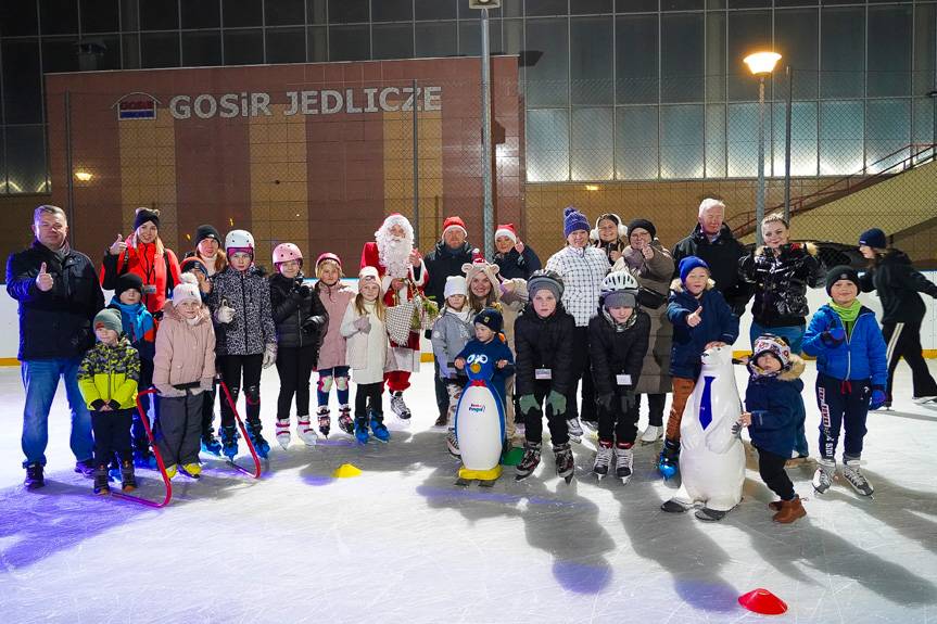 Roztańczone lodowisko w Jedliczu