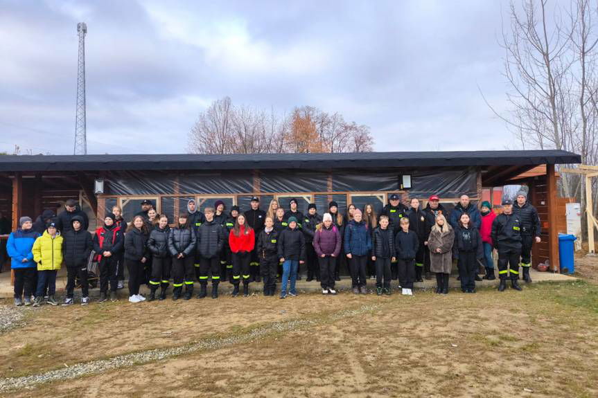 Młodzi strażacy w strzeleckiej rywalizacji