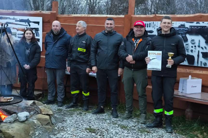 Młodzi strażacy w strzeleckiej rywalizacji