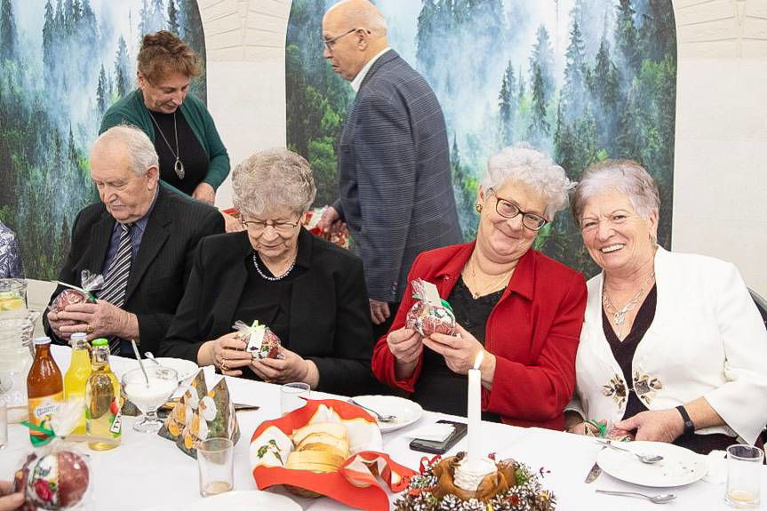 Seniorzy z gminy Miejsce Piastowe razem przy wigilijnym stole