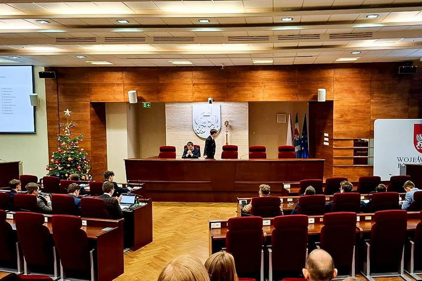 Młodzieżowi radni z Iwonicza-Zdroju na sesji wojewódzkiego sejmiku