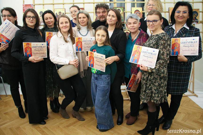 Ikony i krywulka łemkowska na dworcu w Targowiskach