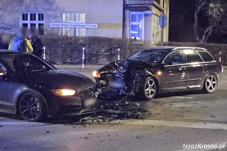 Krosno. Zderzenie dwóch samochodów osobowych