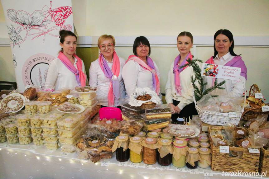 W oczekiwaniu na Boże Narodzenie. Kiermasz świąteczny w Iwoniczu-Zdroju [ZDJĘCIA]