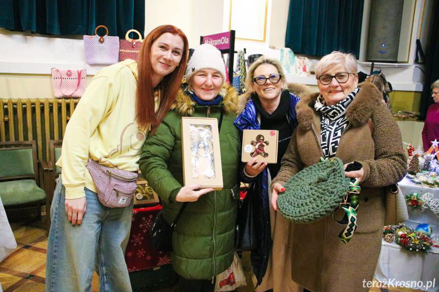 W oczekiwaniu na Boże Narodzenie. Kiermasz świąteczny w Iwoniczu-Zdroju [ZDJĘCIA]