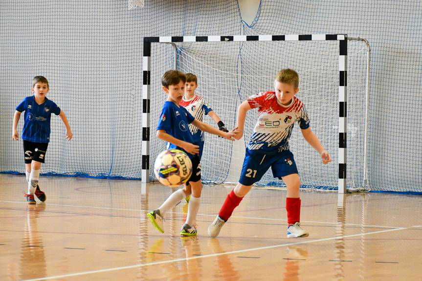Młodzi piłkarze walczyli w świątecznym turnieju w Sieniawie