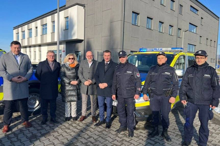 Nowe radiowozy dla leskich policjantów