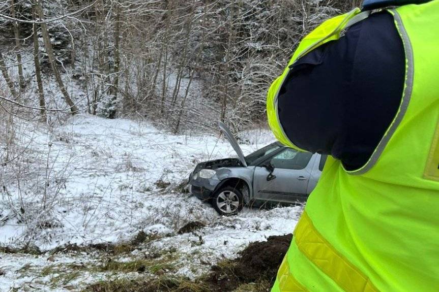 Stracił panowanie nad pojazdem i wjechał do rowu