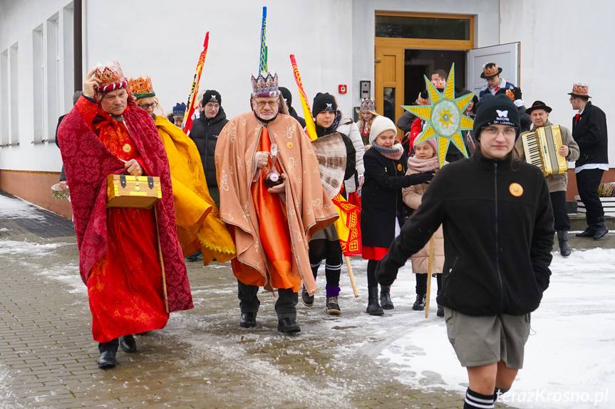 Lubatowa. Uroczysty orszak w święto Trzech Króli