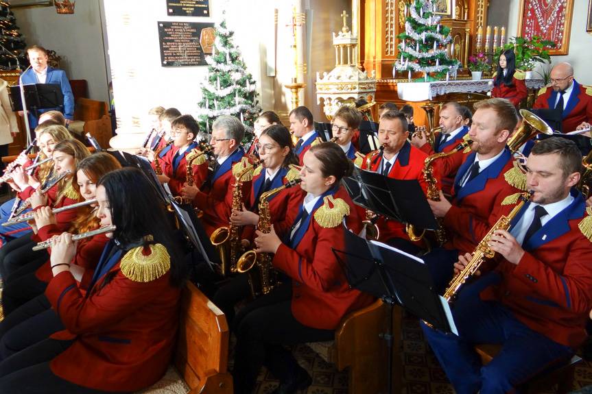 Świąteczna muzyka wypełniła mury kościoła w Miejscu Piastowym