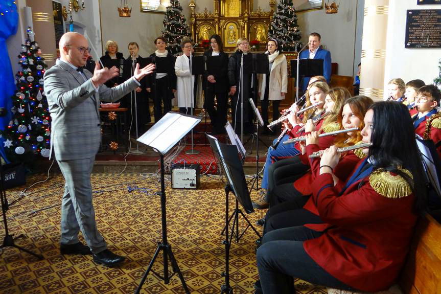 Świąteczna muzyka wypełniła mury kościoła w Miejscu Piastowym