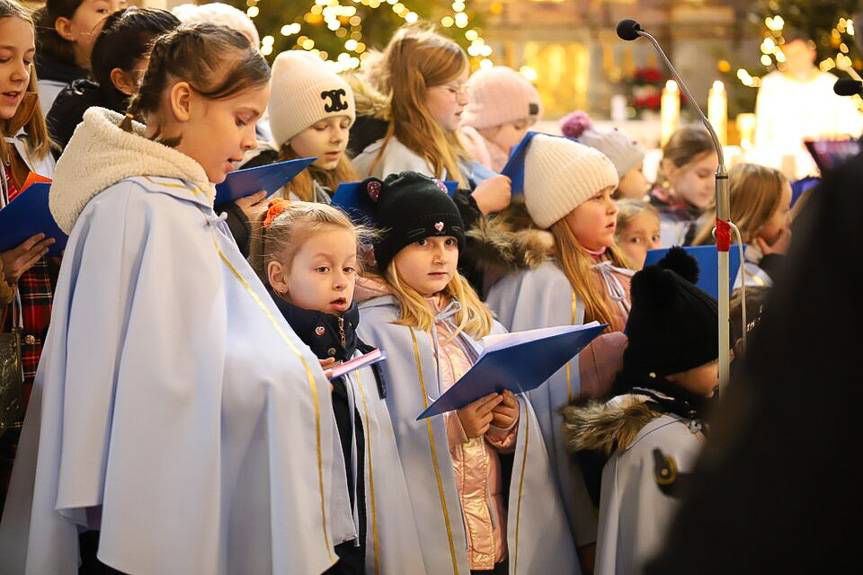 Ulicami Jedlicza przeszedł pełen radości Orszak Trzech Króli