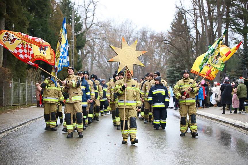Ulicami Jedlicza przeszedł pełen radości Orszak Trzech Króli