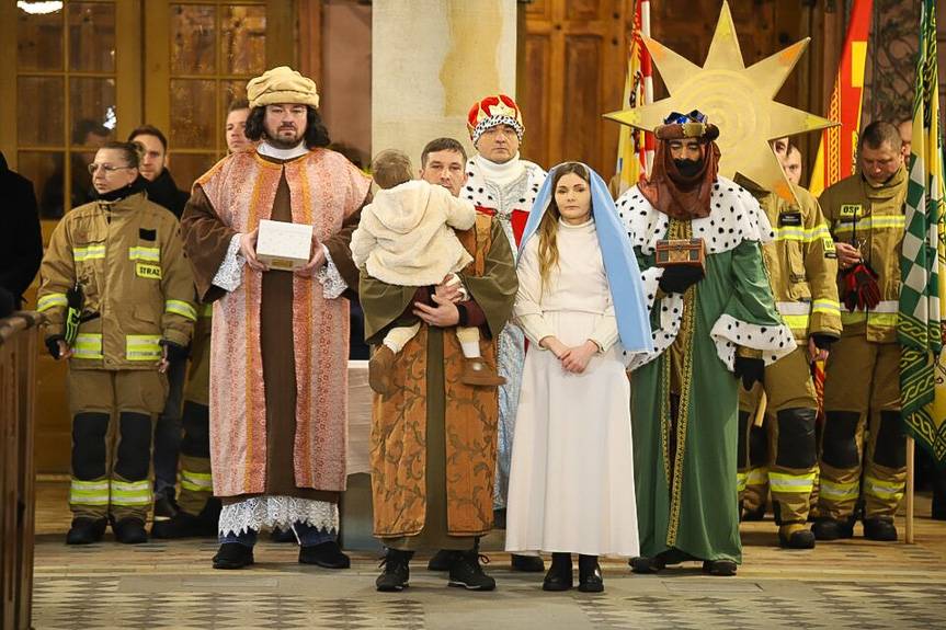 Ulicami Jedlicza przeszedł pełen radości Orszak Trzech Króli