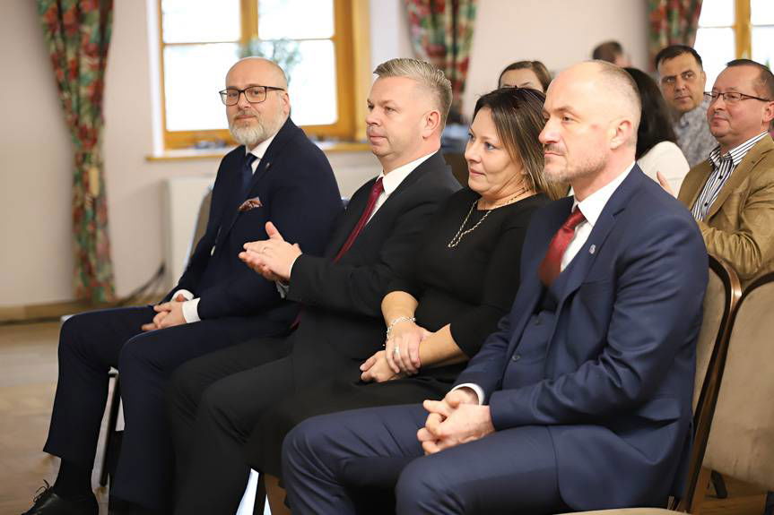 Liderzy samorządów z Polski i Słowacji obradowali w Dworze Stojowskich