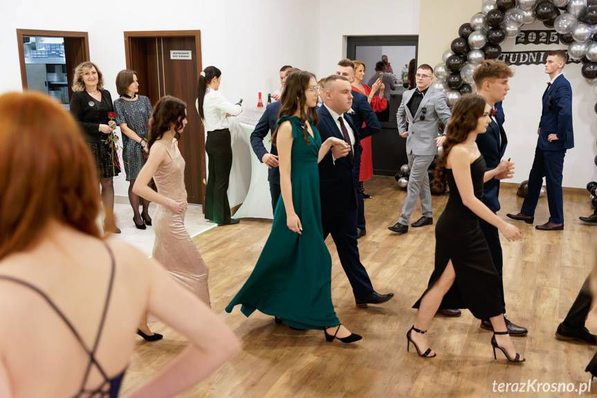 Studniówka 2025 maturzystów z Jedlicza. Bal, który na długo zostanie w pamięci [ZDJĘCIA]
