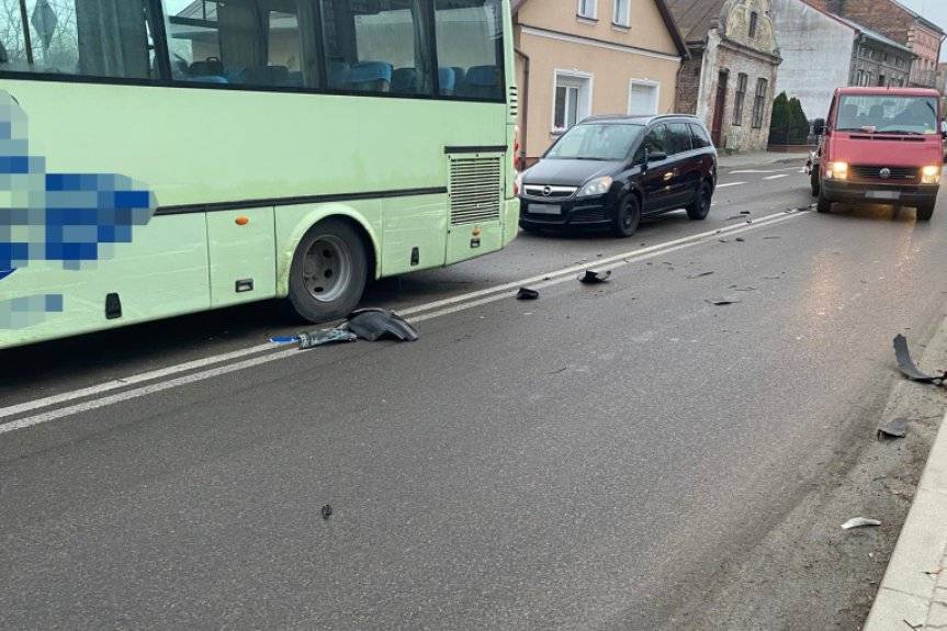 Sprawca kolizji, który uciekł z miejsca zdarzenia, usłyszał zarzuty
