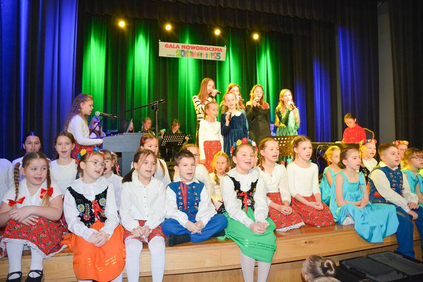 90 artystów na scenie - Gala Noworoczna w Dukli