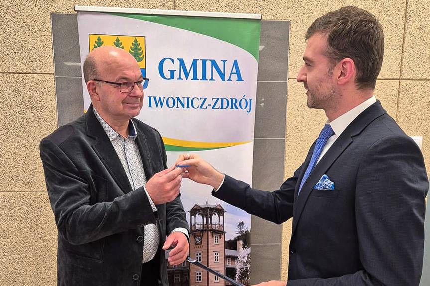 Oficjalne przekazanie kluczy do siedziby Klubu Seniora w Iwoniczu