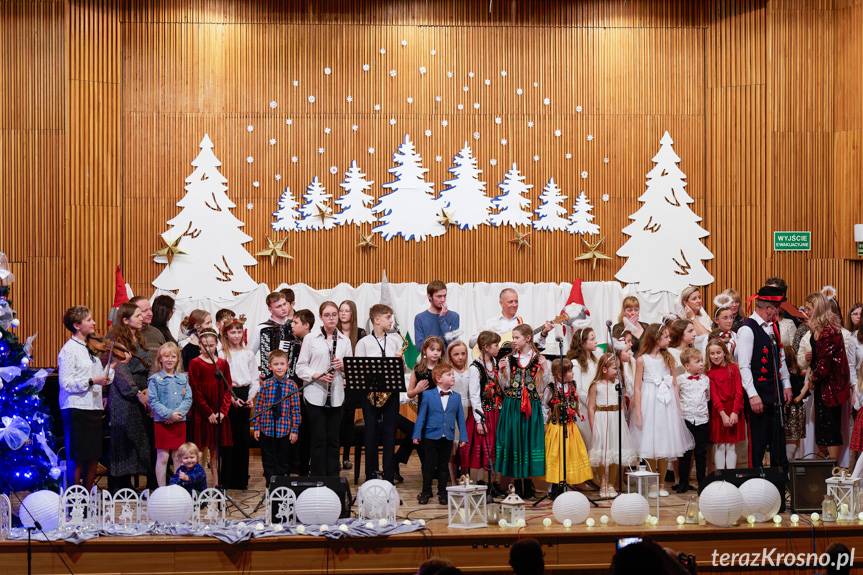 VI edycja "Koncertu kolęd muzykujących rodzin". Święto rodzinnej muzyki i tradycji