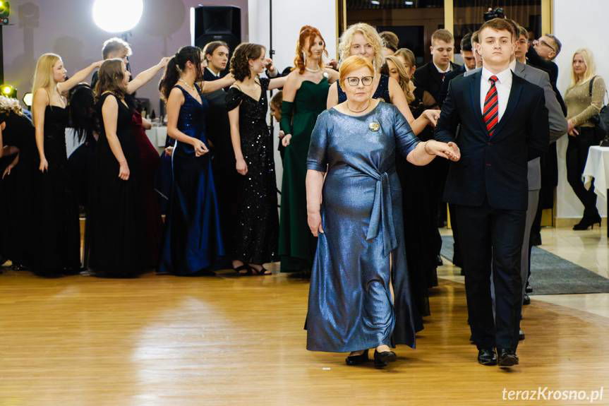 Bal studniówkowy maturzystów Liceum Ogólnokształcącego w Rymanowie [ZDJĘCIA]